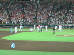 祝福の水をかけられる天谷宗一郎…